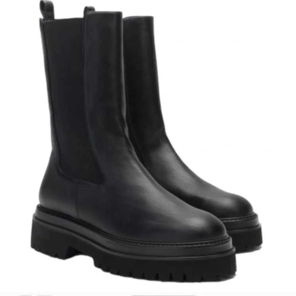 Good American Leather Chelsea Pull On Boot Black Women's